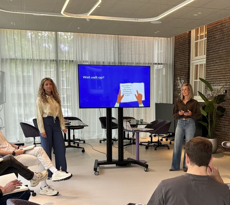 Iris en Kiki tijdens een sessie